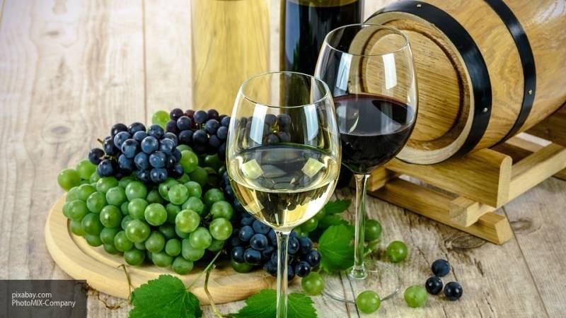 Государственным и муниципальным учреждениям России запретили пить импортное вино