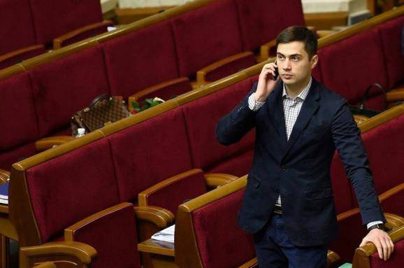 "Не ходишь - сиди!": Фирсов предложил радикальный способ дисциплинировать парламент
