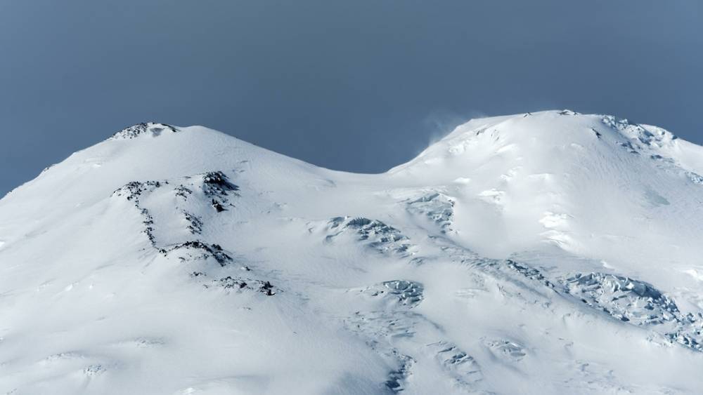 Заблудившиеся на Эльбрусе: При спуске с горы один из десяти альпинистов погиб