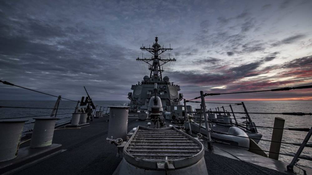 В Чёрном море американский эсминец встретит непотопляемый авианосец: Крымский депутат о "наглом упорстве" США