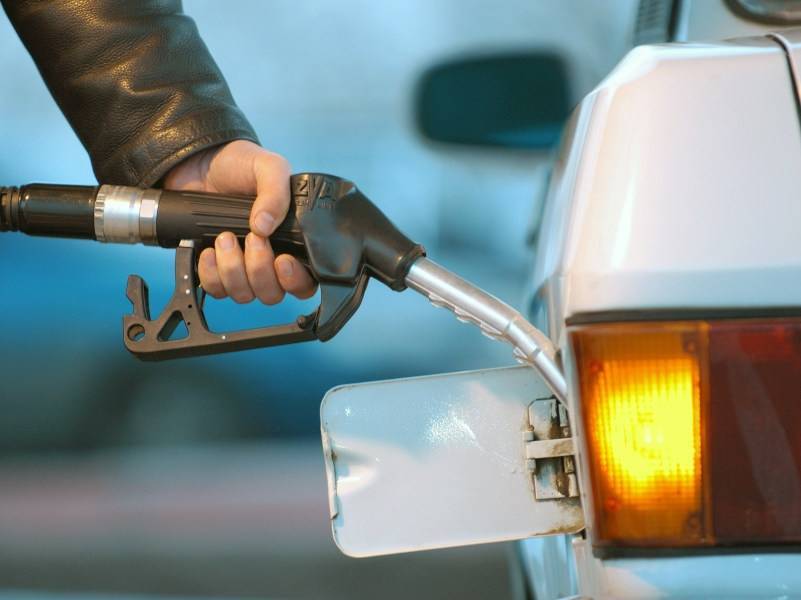 Правительство отпустит цены на бензин. Как это было в прошлый раз?