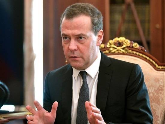 Медведев заявил о чванстве и хамстве некоторых представителей «Единой России»