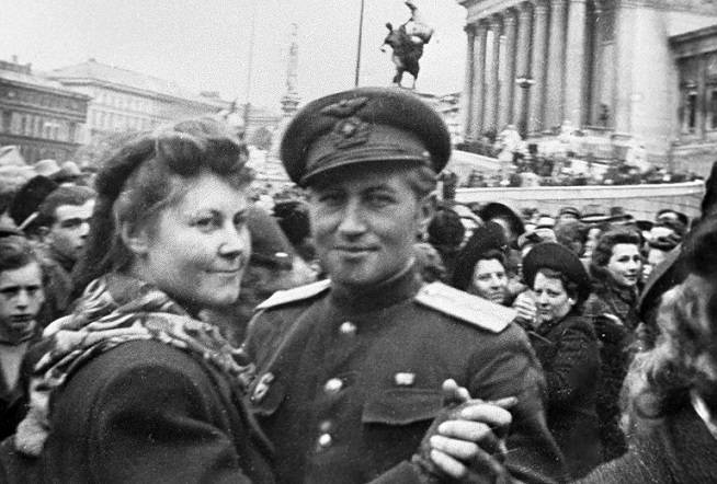 Чему восточные немки научили жен офицеров группировки советских войск в Германии | Русская семерка