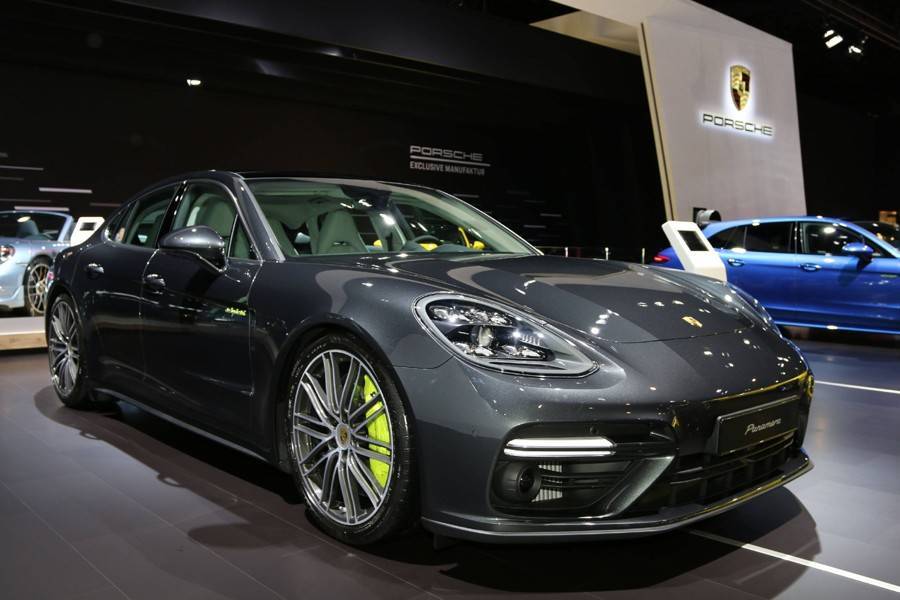 Porsche отзывает более 2 тысяч автомобилей из России