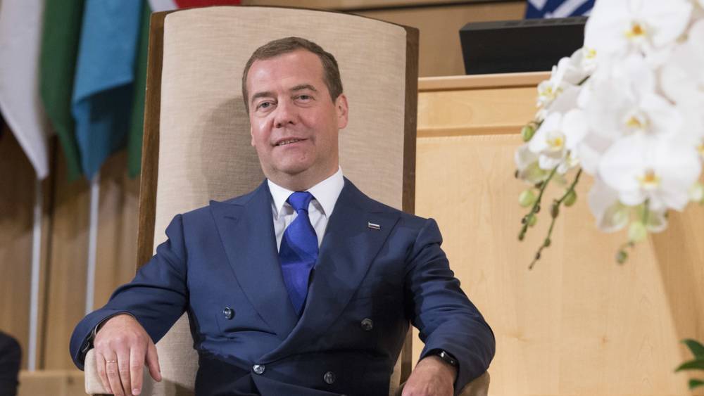 "Чванство и хамство": Медведев объяснил проблемы в общении "Единой России" с людьми