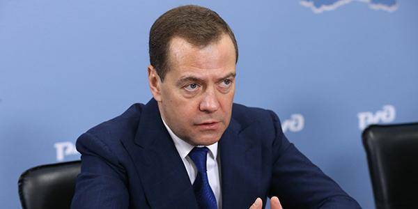 "Мобильная, активная и открытая для людей": Медведев сформулировал основные задачи "Единой России" на ближайшее будущее