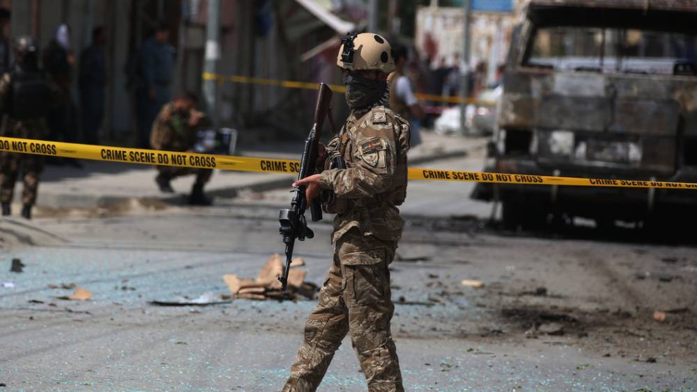 Боевики ведут перестрелку: Взрыв рядом с Минобороны в Кабуле унес жизни 34 человек