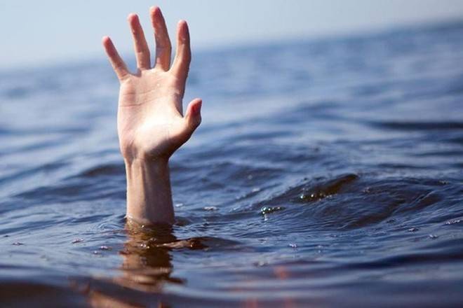 В Уфе спасатели достали из воды потерявшего сознание мужчину