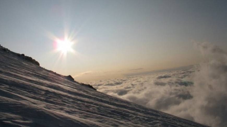 На Эльбрусе из-за плохой видимости заблудились 10 альпинистов