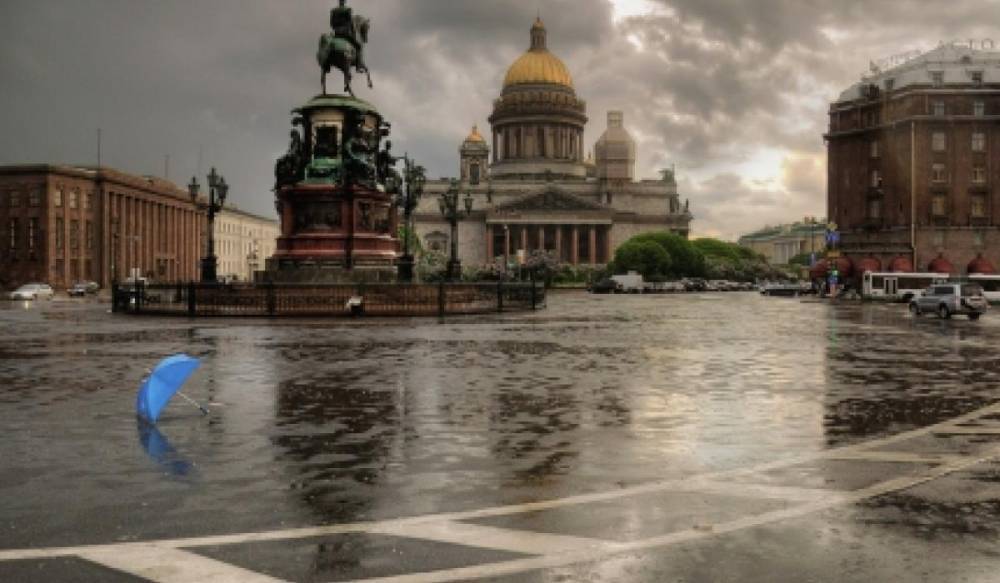 Петербуржцев предупреждают о грозе, ливне и сильном ветре