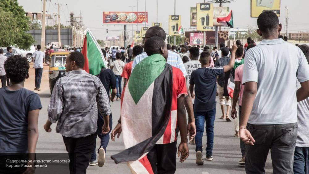 Поддержавшую протесты в Судане Рианну использовали власти США, считает эксперт