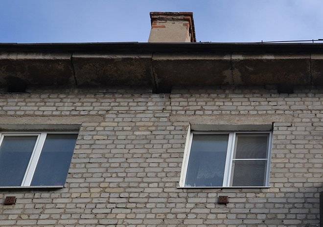 В Горроще мужчина упал с крыши двухэтажного дома