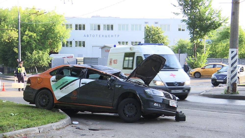 Авто всмятку: видео с места страшного ДТП на юге Москвы