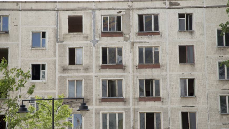 Почти 64 тыс. россиян переселят из аварийного жилья до 2021 года