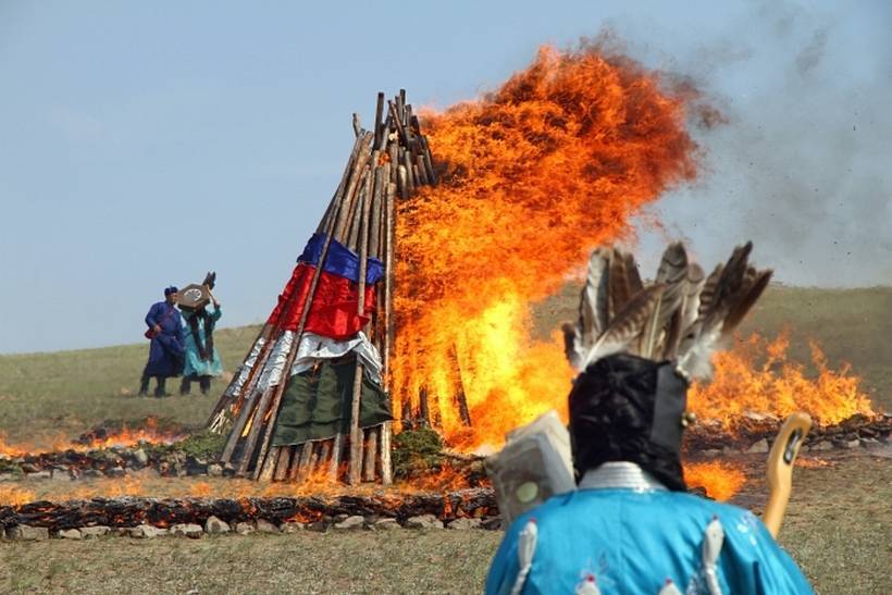 «Это чуть ли не повальная практика»: Бурятские чиновники «атаковали» шаманов