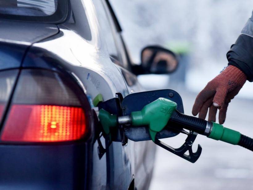 Медведев пригрозил наказывать компании в России за завышение цен на бензин без соглашений