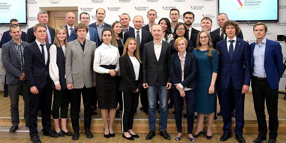 Путин поддержал идею конкурса для молодых ученых на платформе "Россия - страна возможностей"