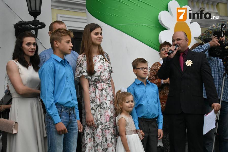 В Рязани отметили День семьи и наградили лучшие пары | РИА «7 новостей»