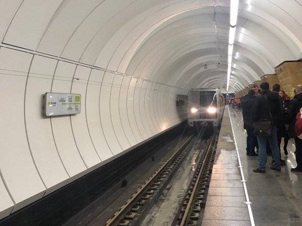 Девять станций «красной» ветки метро Москвы закрываются на неделю