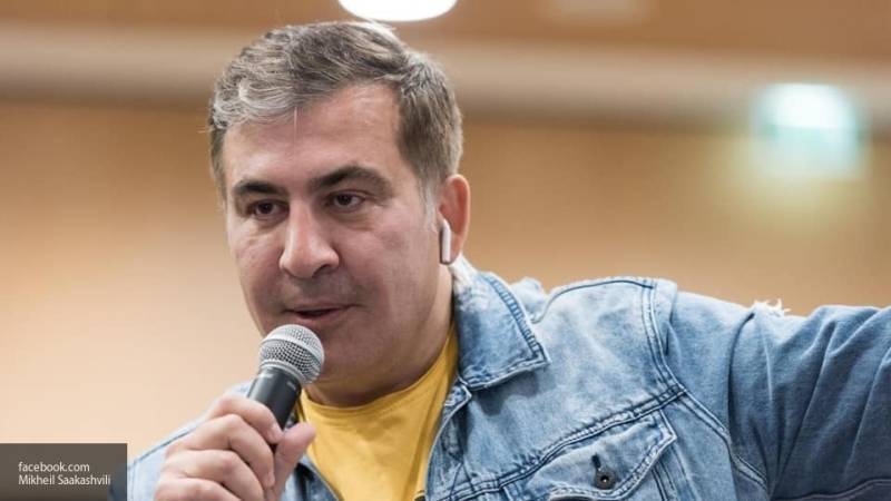 Саакашвили в драке сломал руку пожилой женщине