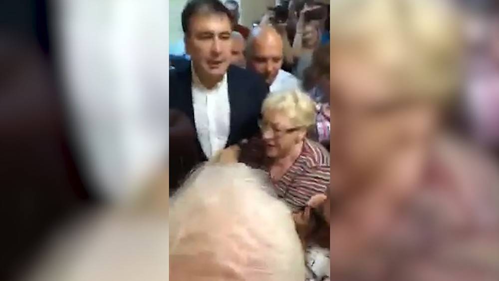 Саакашвили избил украинскую старушку