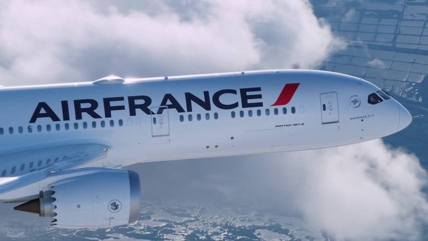 Во Франции введут эко-налог для самолетов: до 18 евро с каждого билета