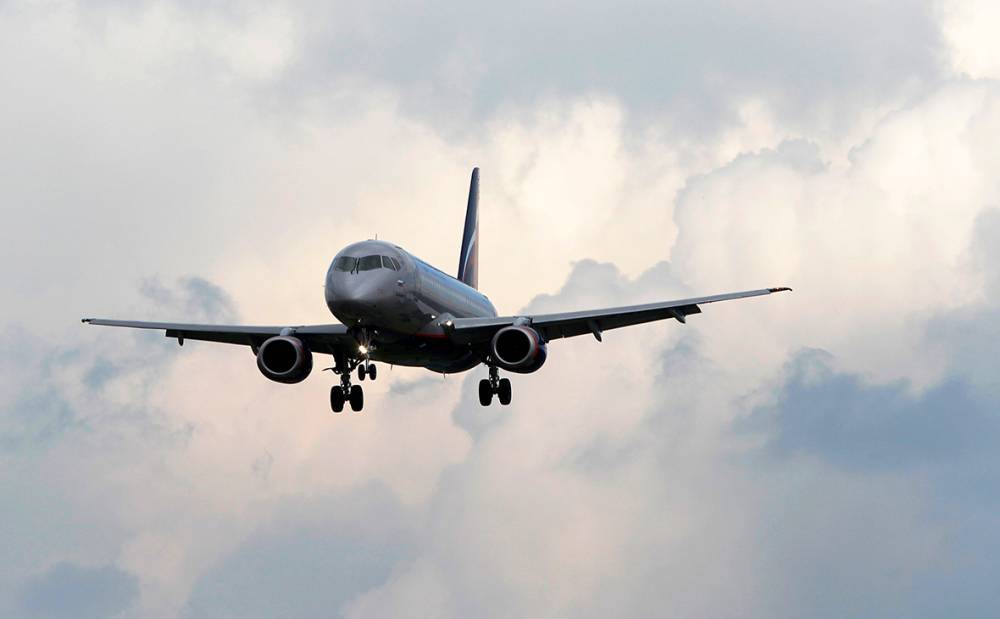 В России совершил экстренную посадку самолет Sukhoi Superjet