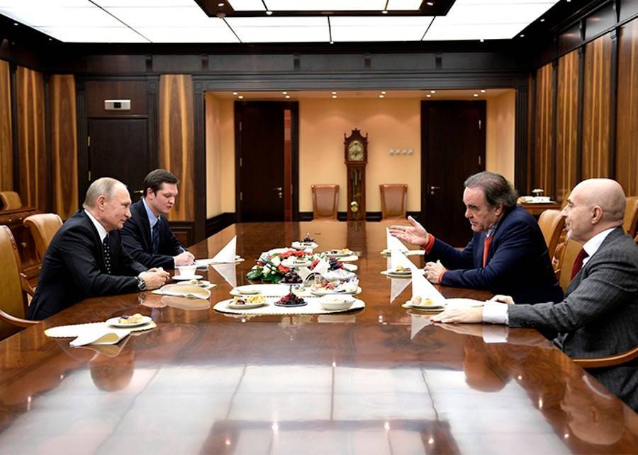 Оливер Стоун взял интервью у Путина об Украине