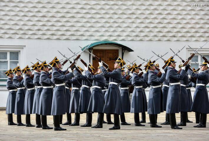 Развод конных и пеших караулов Президентского полка отменили на 13 июля