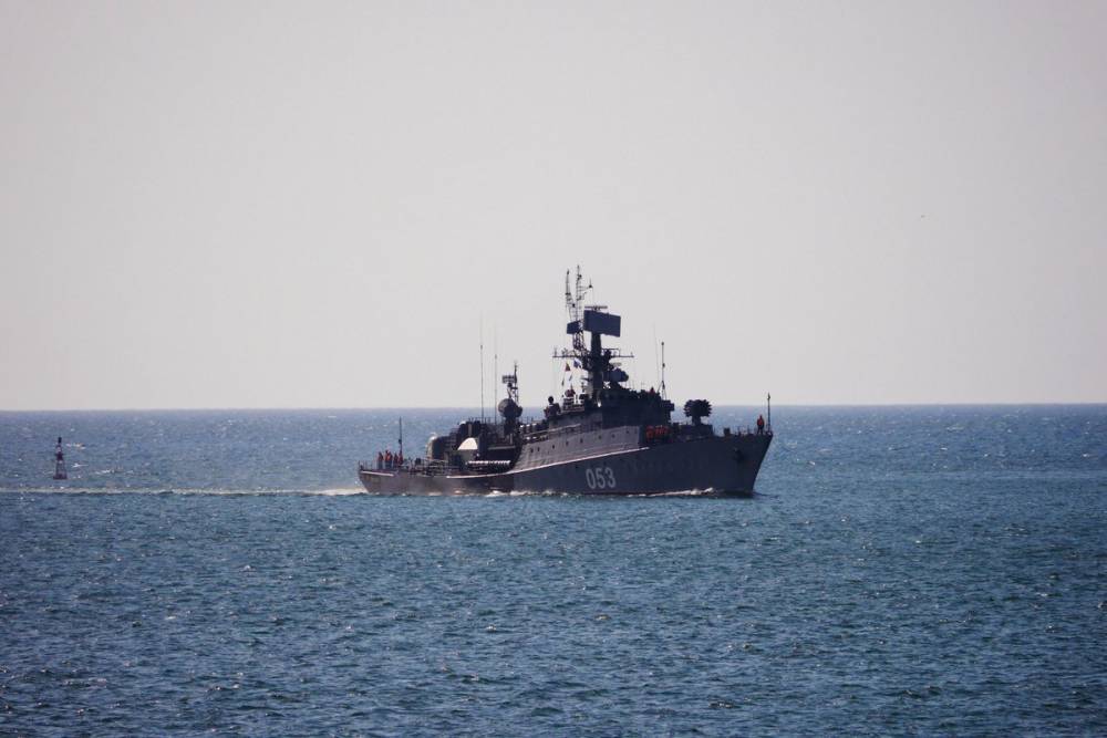 Российский военный корабль вошел в Азовское море