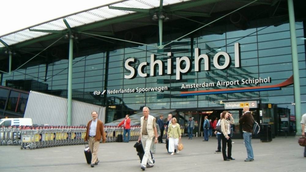 Два пассажирских самолета столкнулись в аэропорту Амстердама