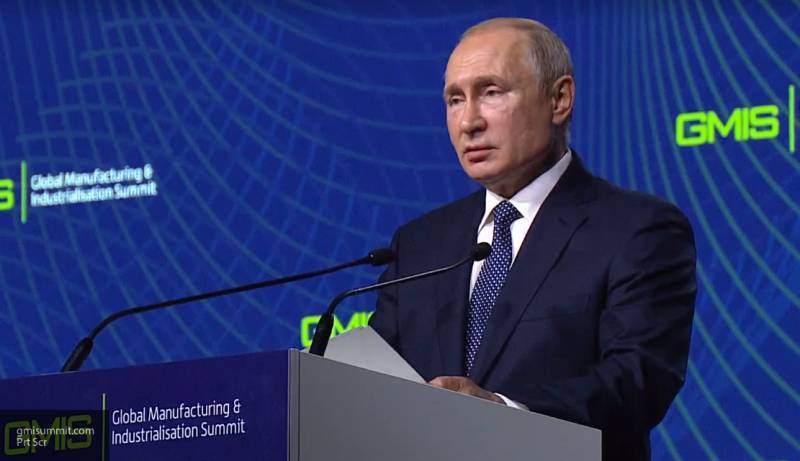 Путин назвал приоритетом властей улучшение уровня жизни людей