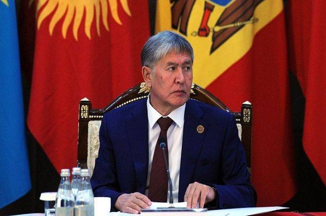 Атамбаев лишен статуса экс-президента Киргизии