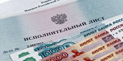 Приставы взыскали c орловца 400 тысяч рублей задолженности по налогам