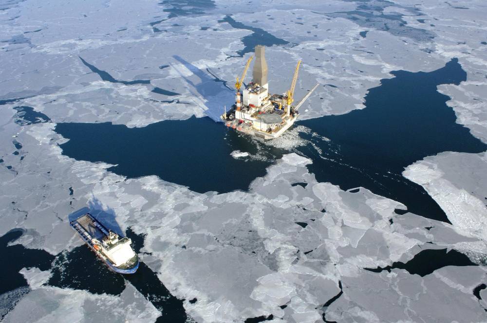 «Роснефть» и «Нефтегазхолдинг» попросили у Путина крупные налоговые льготы на создание арктического кластера