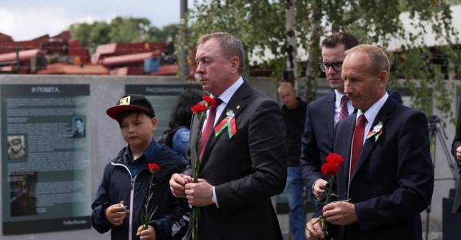 Макей и представители зятя Трампа в Новогрудке открыли мемориал бежавшим из гетто