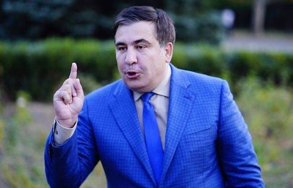 Саакашвили не&nbsp;заметил сломанной руки пожилой одесситки — Новости политики, Новости Украины — EADaily