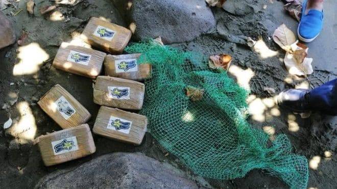 На Филиппинах море выносит на берег брикеты с кокаином стоимостью в миллионы долларов