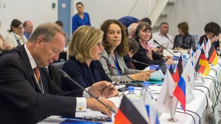 Отмену виз для молодых россиян обсудят в Бонне на «Петербургском диалоге»