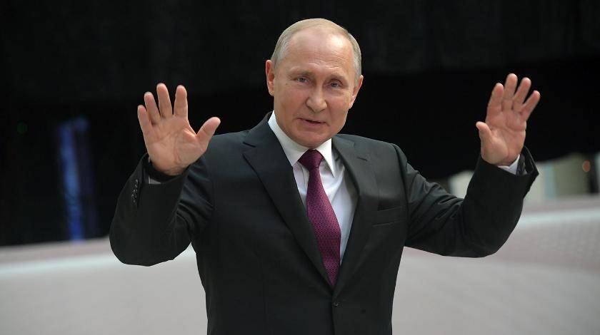 "Остановился поговорить": в Кремле раскрыли детали происшествия с кортежем Путина