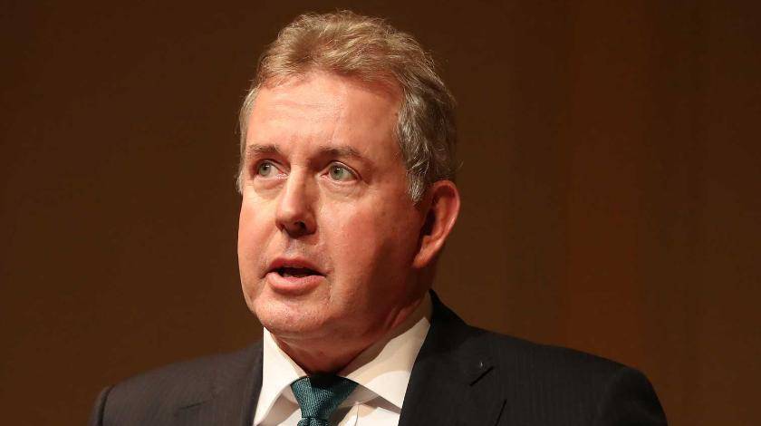 "Конец спекуляциям": британский посол ушел в отставку на фоне скандала