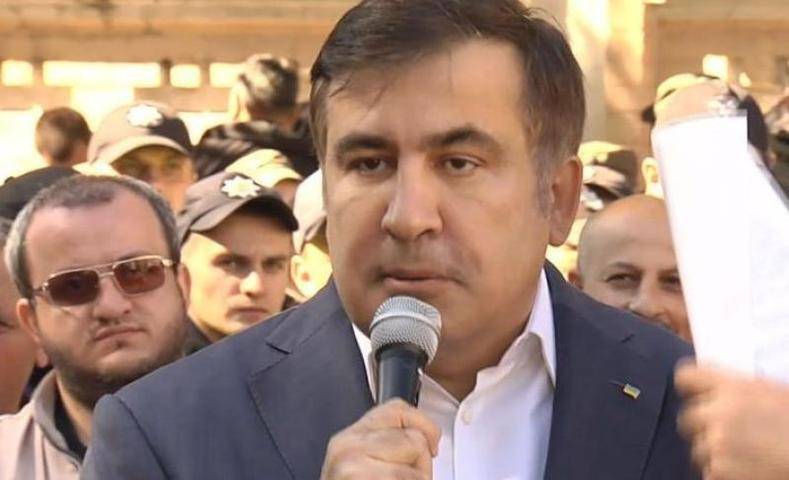 Саакашвили открестился от обвинений в том, что сломал руку пенсионерке
