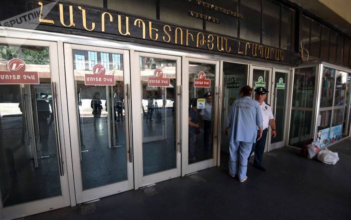 Метро Еревана закрыто, но всех пассажиров эвакуировали