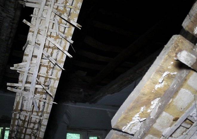 В одной из квартир в поселке Мехзавода обрушился потолок