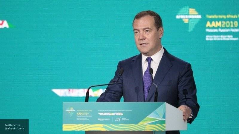 Медведев заявил, что в Кремле пока не получили сигналов о политическом курсе Зеленского