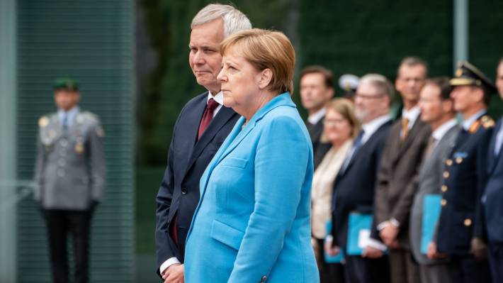 Меркель после нового приступа дрожи заявила, что не стоит за нее переживать