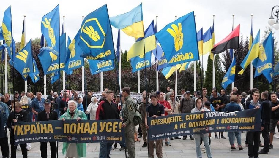 В Киеве нацисты потребовали от Зеленского защитить информационное пространство Украины | Новороссия