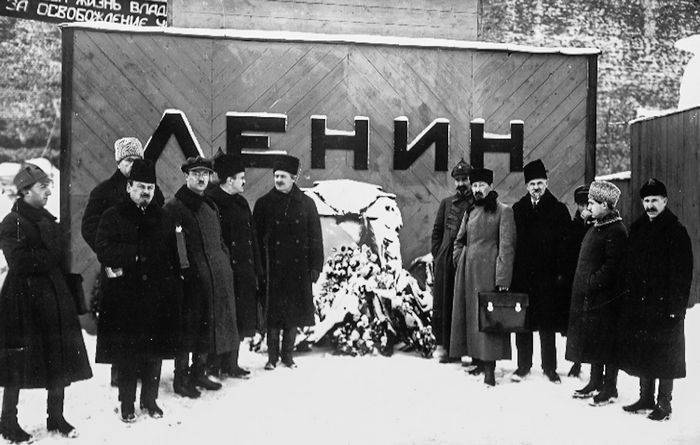 Зачем на самом деле Ленина похоронили в мавзолее | Русская семерка
