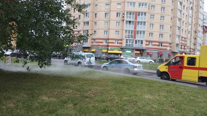 Рабочий получил ожог ног во время прорыва трубы на Доблести - piter.tv - Россия - Санкт-Петербург