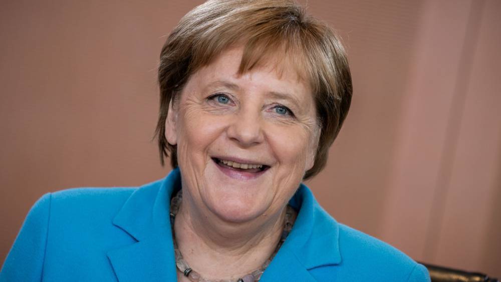 У Меркель третий за месяц приступ дрожи. Кремлевский врач уже поставил диагноз